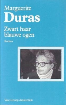 Zwart haar blauwe ogen