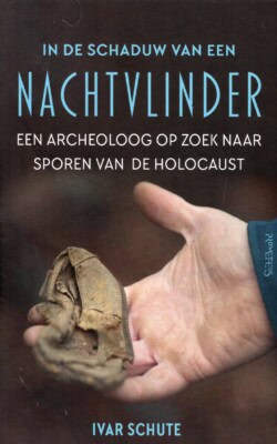In de schaduw van een nachtvlinder